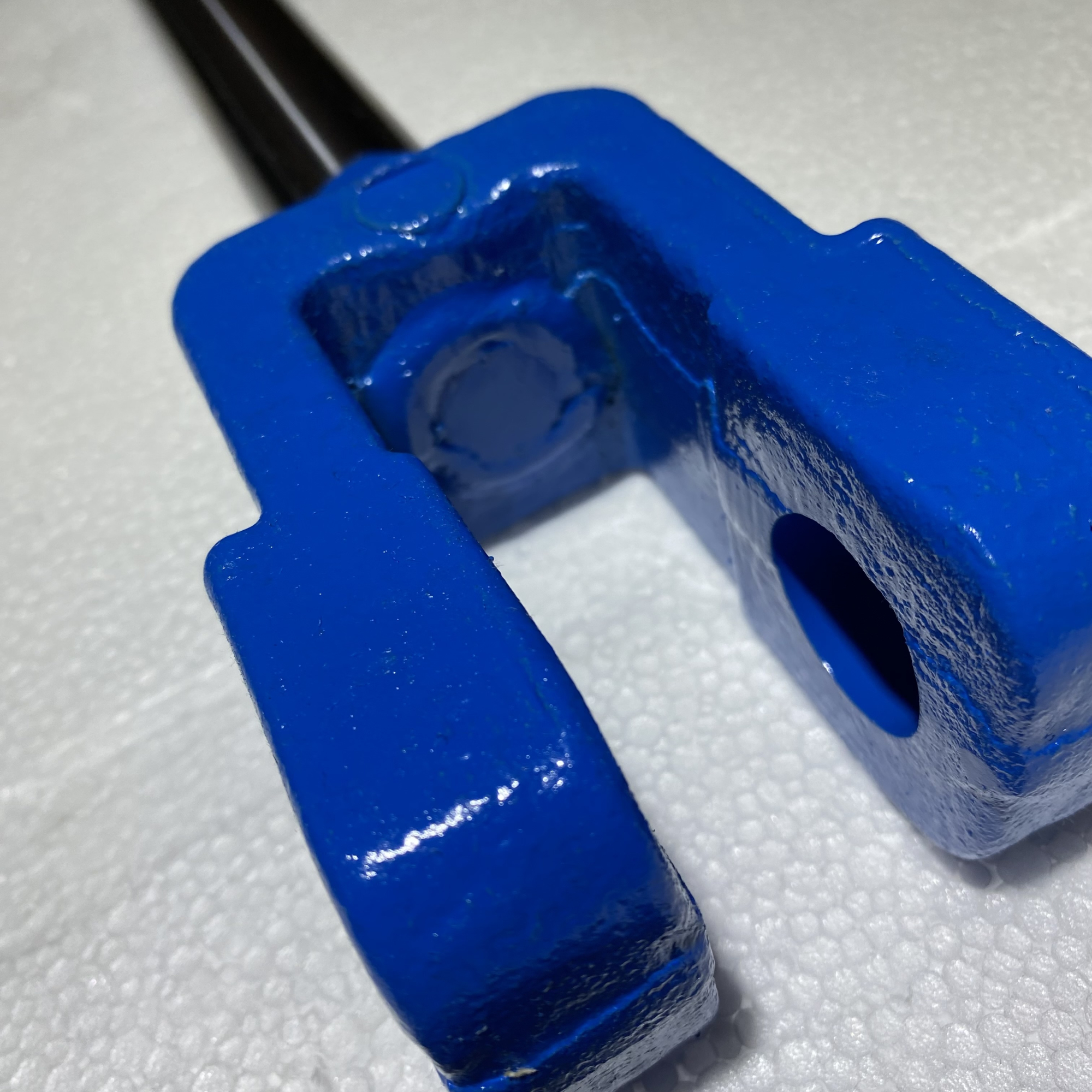 Шток циліндра Ц75/30-200(кована вилка) з гайкою