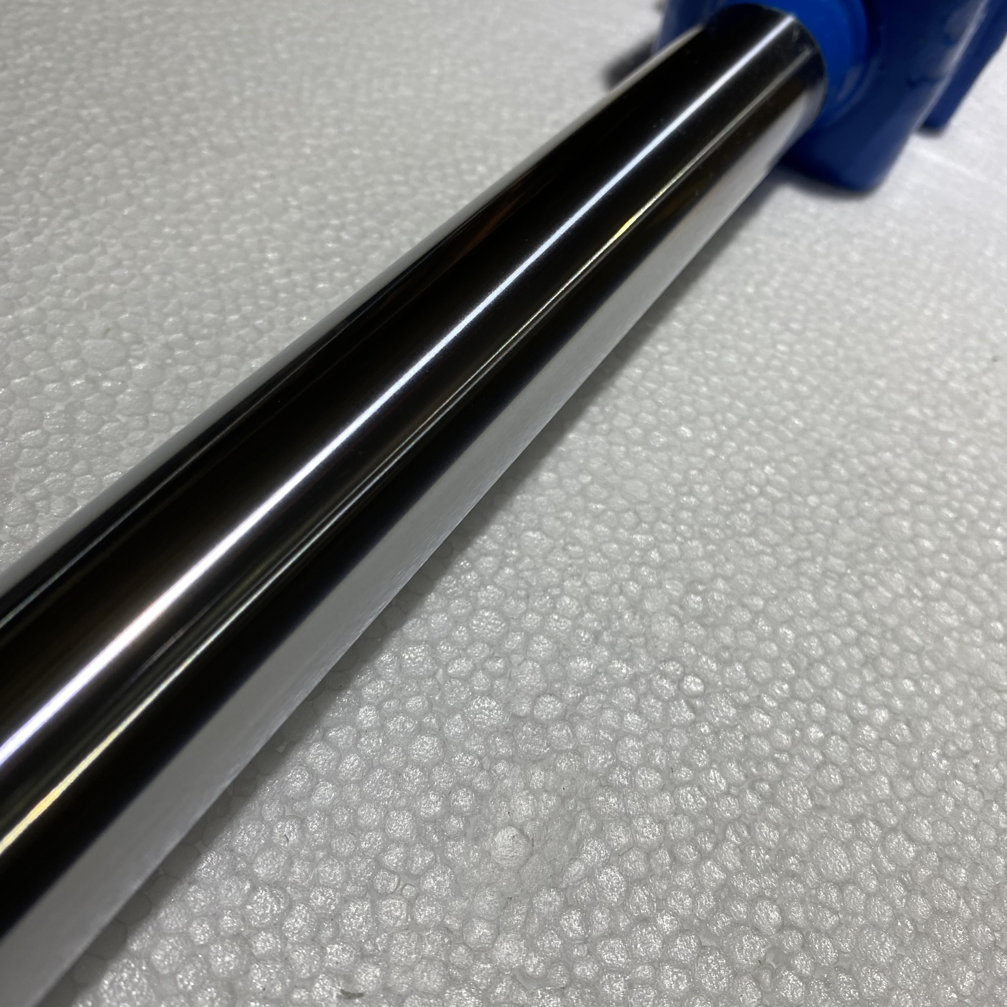 Шток циліндра Ц75/30-200(кована вилка) з гайкою