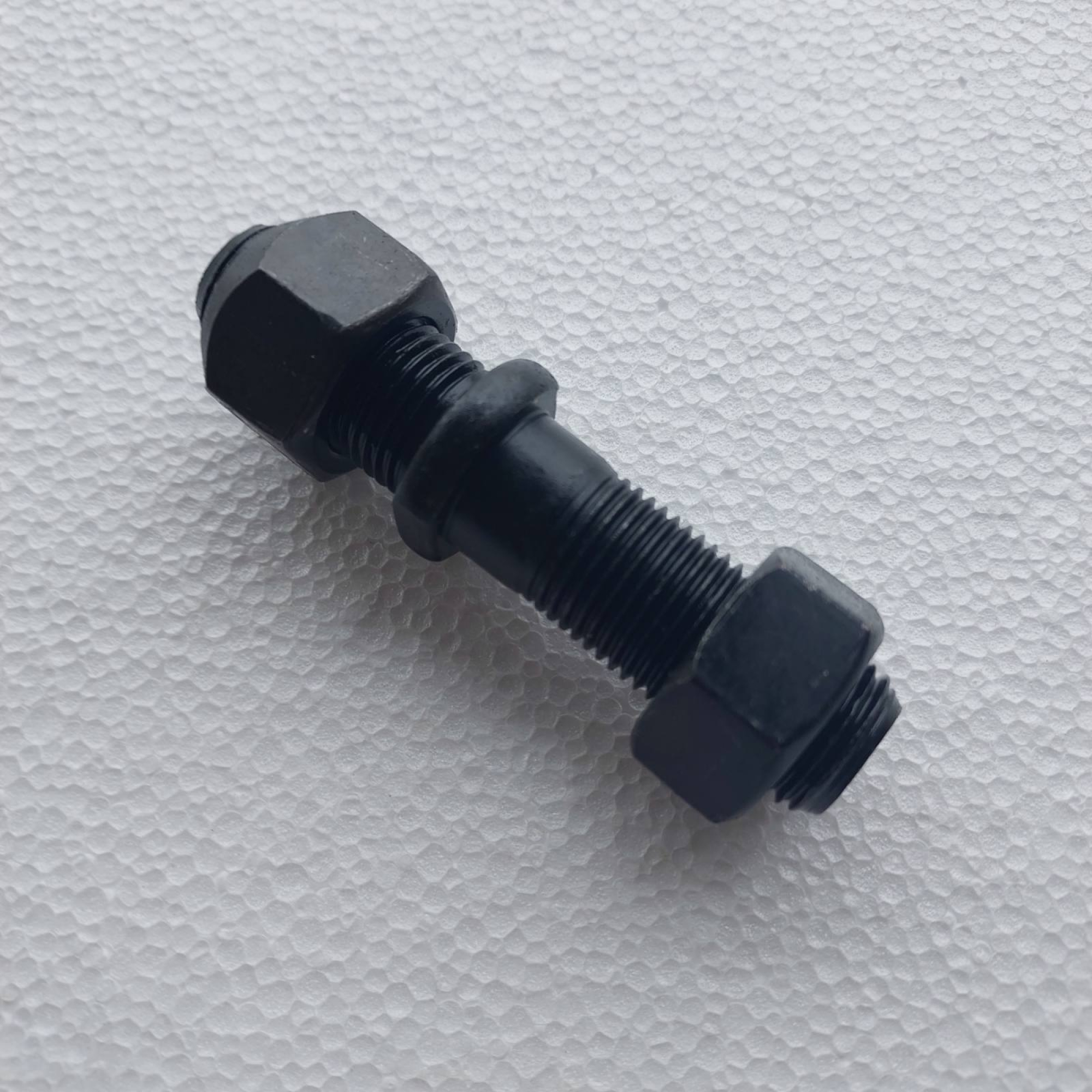 Шпилька до ступиці 2ПТС-4 М16х1,5 з гайками (права різьба) (JFD)(1500шт в коробці )